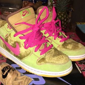 nike sb mama bear